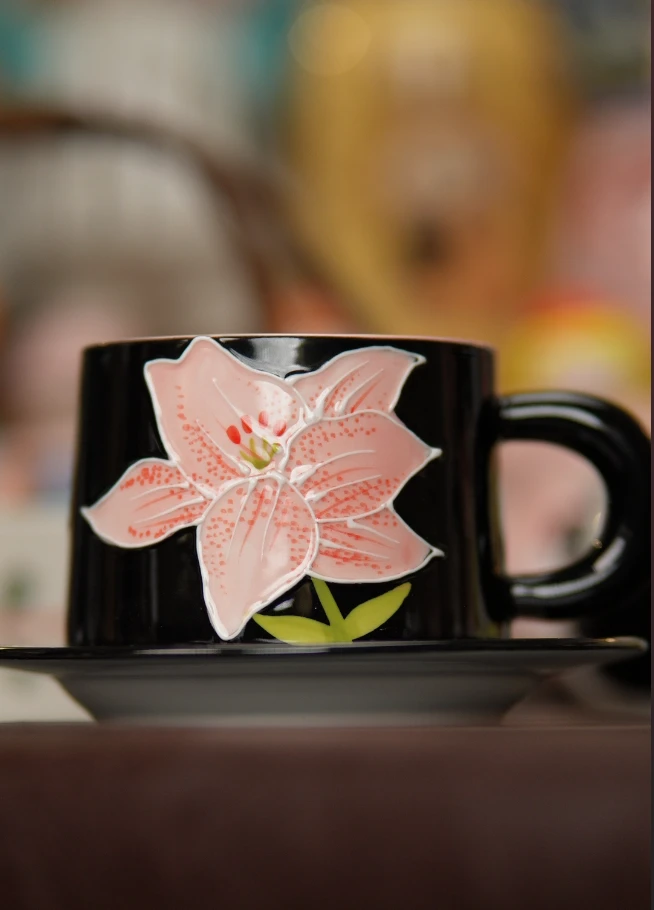 黑底百合咖啡杯  陶瓷摆件