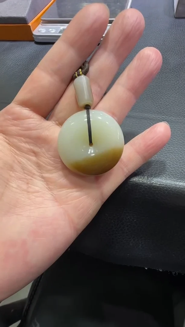 吊坠(赠链)未镶嵌和田玉金山糖白平安扣（产地直发）