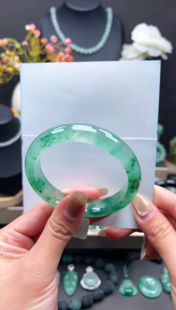 未镶嵌手镯石英质玉天然非洲翠5556