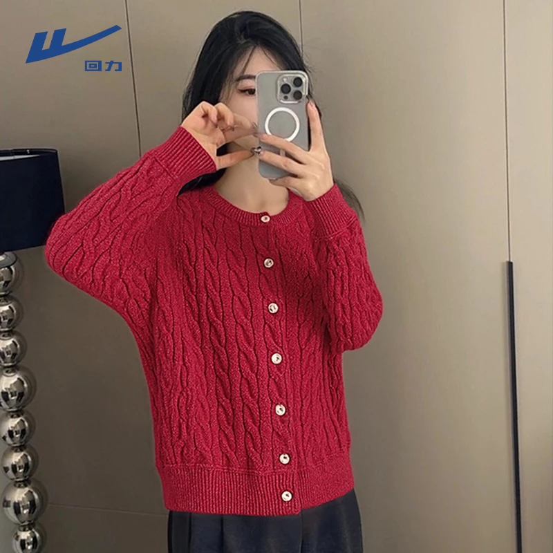 回力红色毛衣女秋季穿搭2025新款学院风小个子圆领开衫绞花针织衫