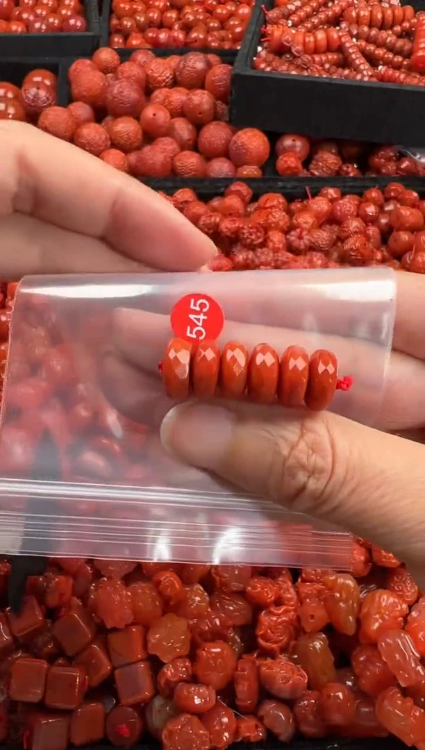 南红玛瑙未镶嵌颈饰1