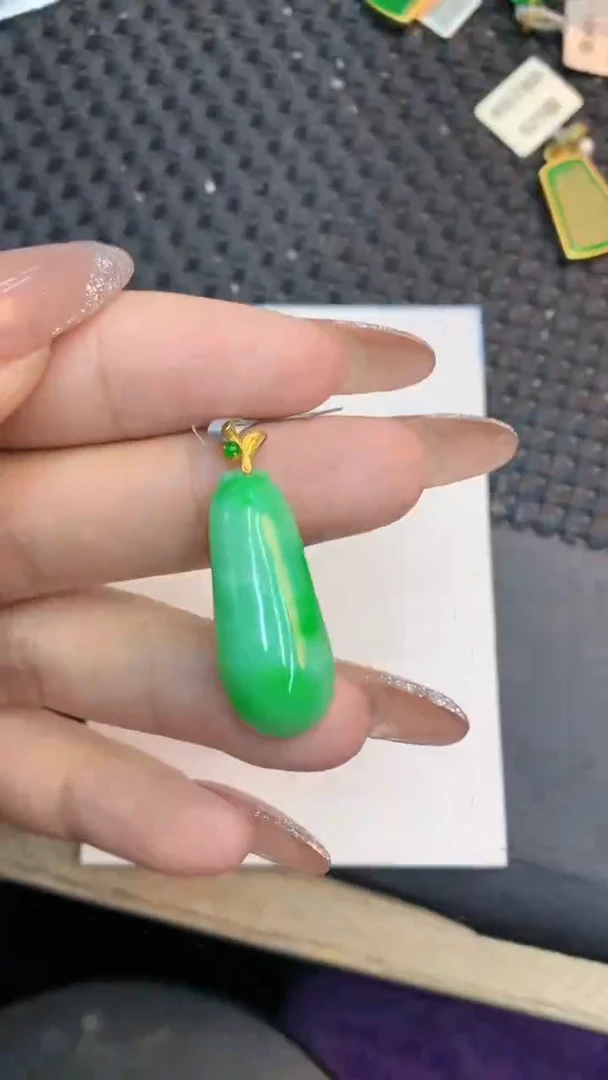 颈饰18K金镶嵌翡翠1