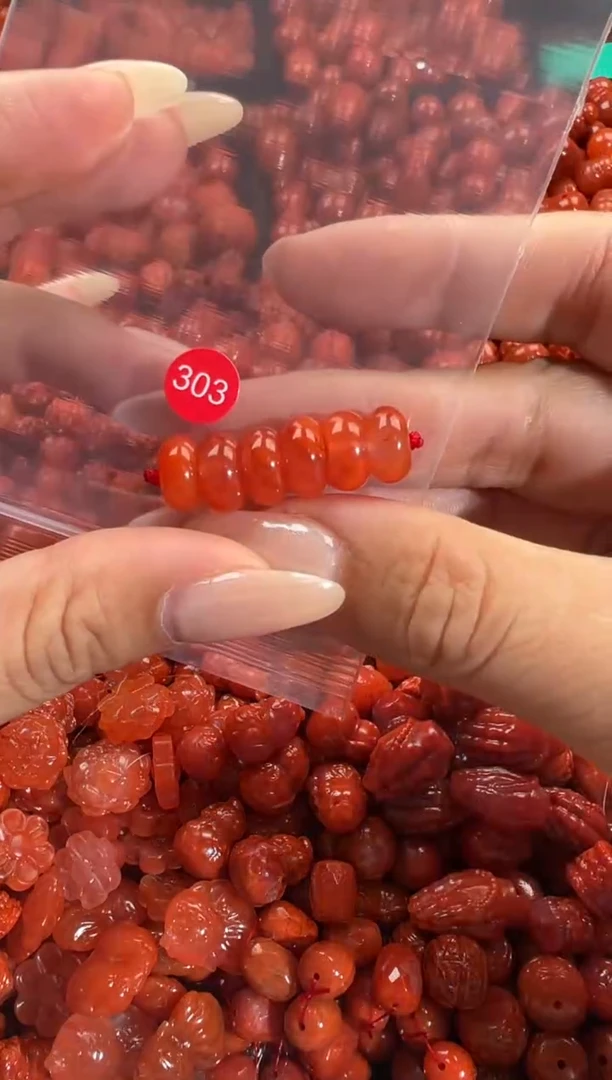 颈饰未镶嵌南红玛瑙1