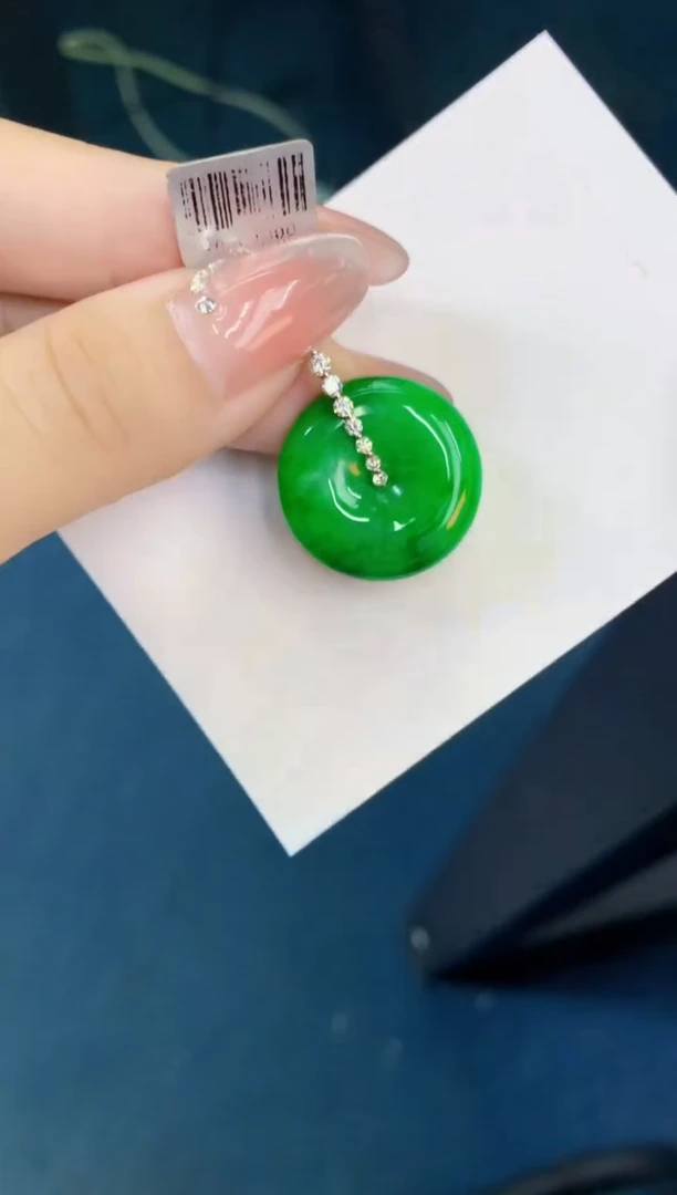 翡翠未镶嵌颈饰1