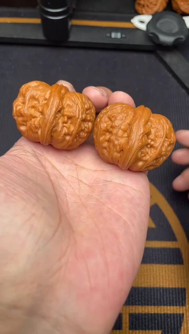 文玩核桃吊坠元宝42