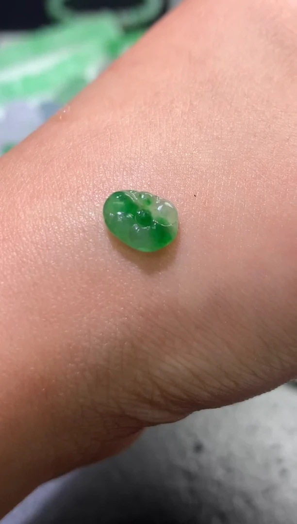 未镶嵌定制翡翠毛货 8.9-6.9-2.7