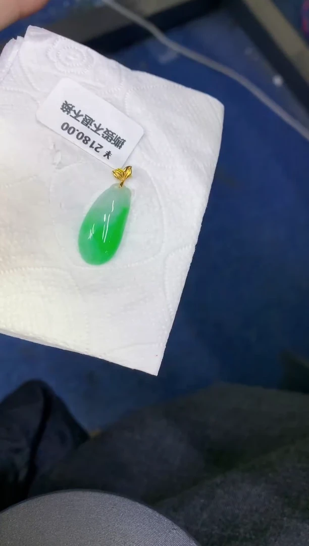 颈饰18K金镶嵌翡翠缅甸天然翡翠A货