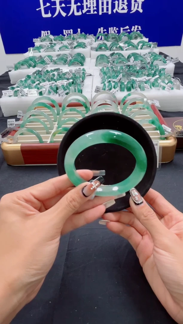 未镶嵌手镯石英质玉（非洲翠）圈口61