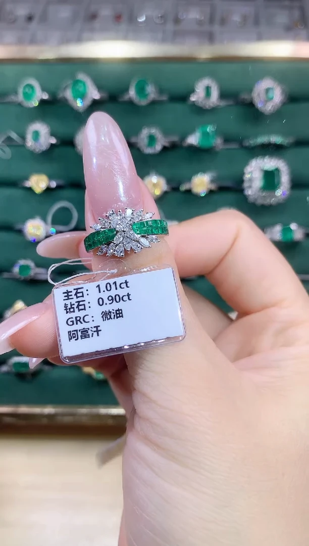 18K金镶嵌戒指祖母绿戒指