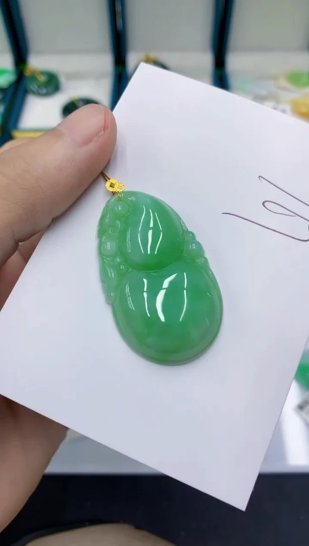 颈饰18K金镶嵌翡翠红**人翡翠