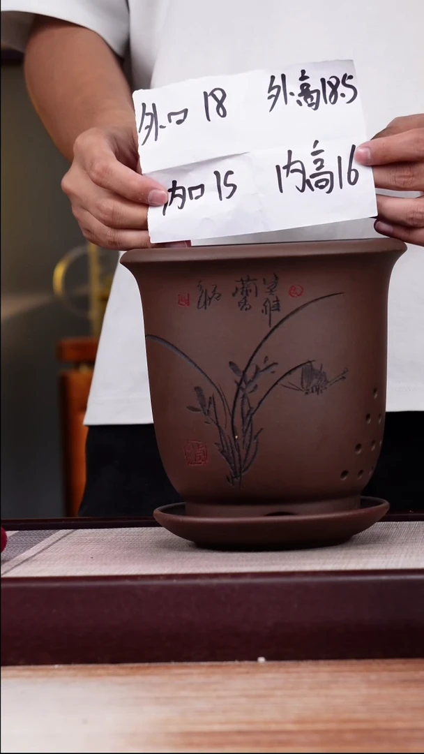 紫砂花盆紫泥刻绘小金钟一只带拖