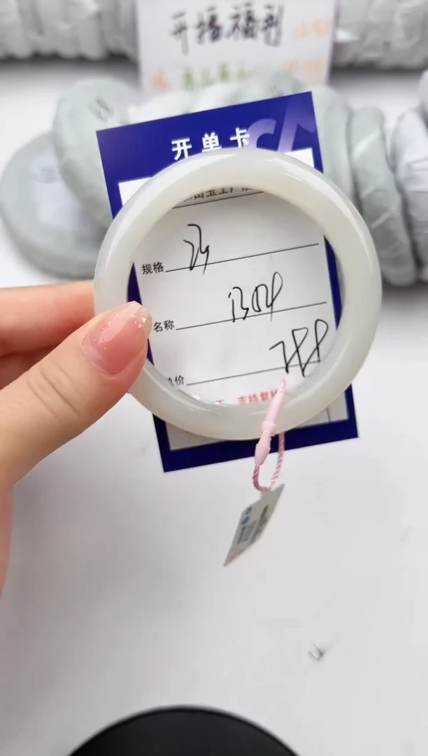 和田玉手镯未镶嵌23颜色微差无瑕疵