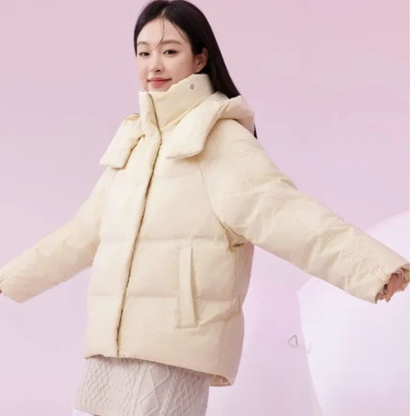 【25年新品上新】雪中飞冬季休闲时尚百搭连帽短款羽绒服X40140802