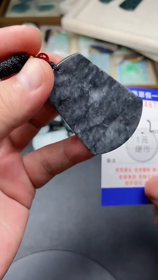翡翠未镶嵌颈饰  多样性发其一