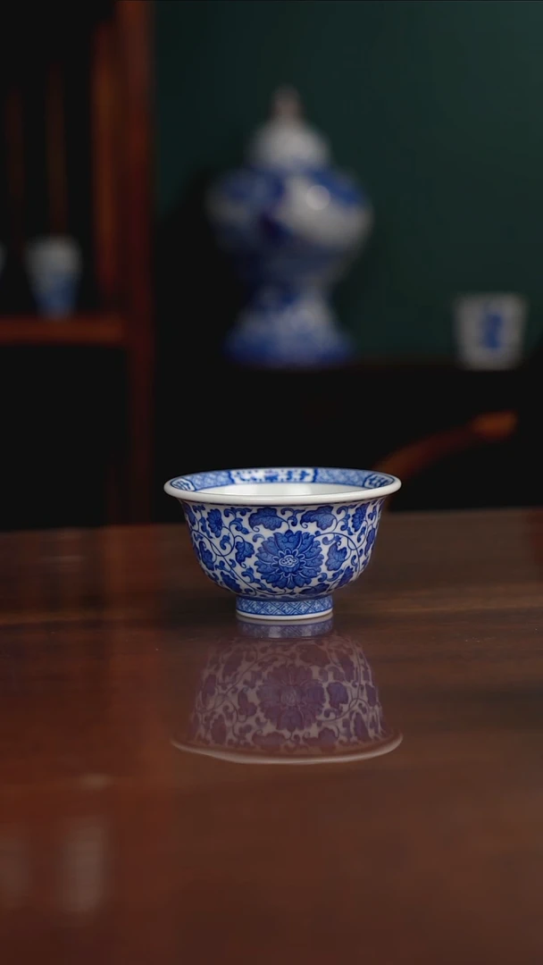 晓月窑青花缠枝压手杯