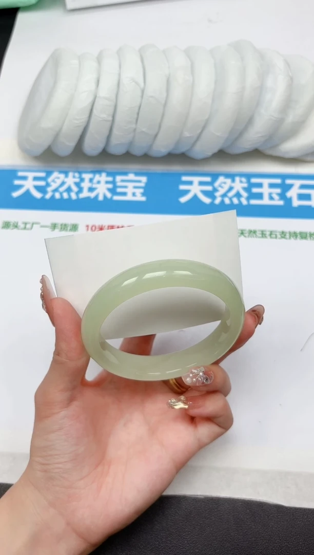 未镶嵌手镯石英质玉130-60.9