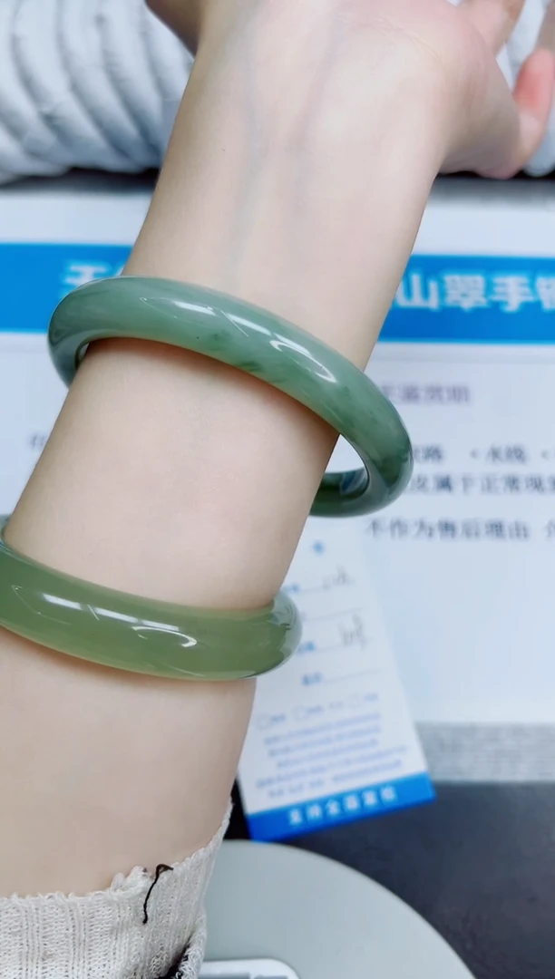 未镶嵌手镯石英质玉103/62.9