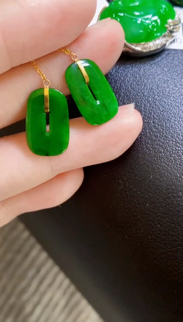 颈饰未镶嵌翡翠耳饰