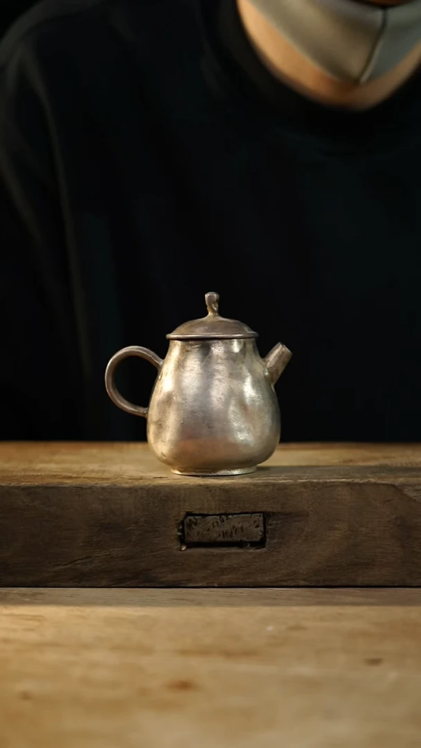 瓷片不****行设计师手作！！！满工鎏银小茶壶