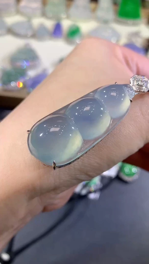 吊坠(不含链)18K金镶嵌翡翠五****y75-豆子