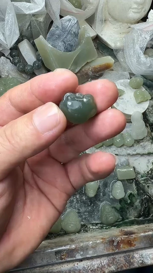 和田玉未镶嵌颈饰1