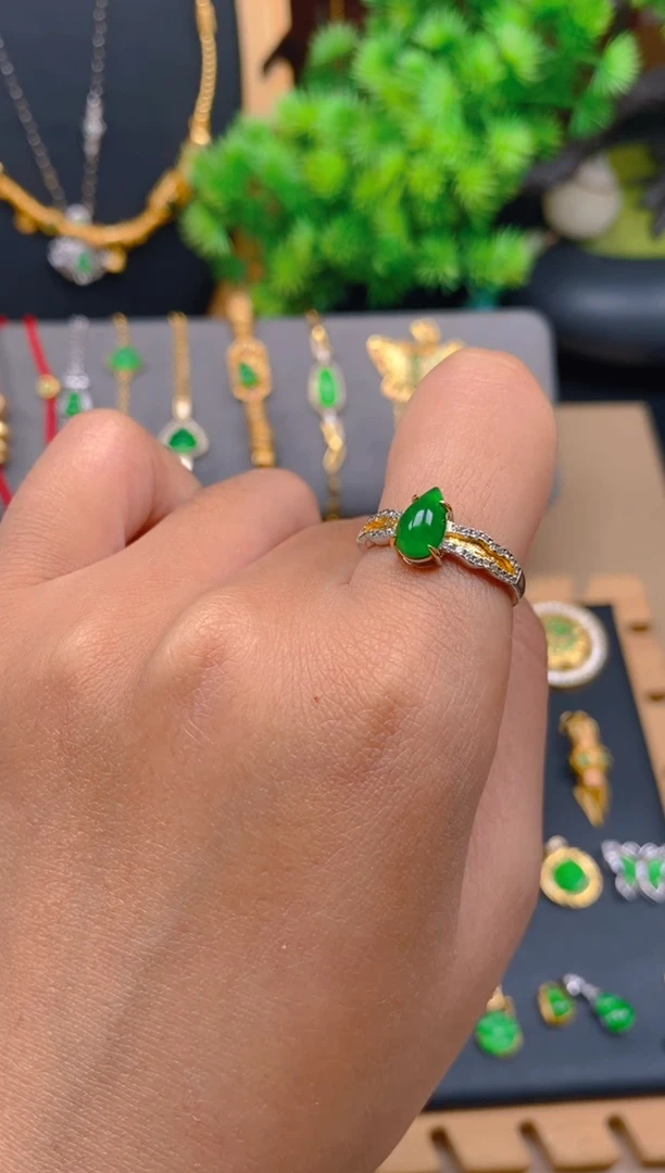 银S925镶嵌戒指翡翠水滴戒指