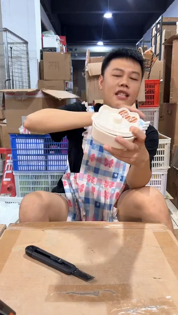 瓷片白色kt猫炖盅