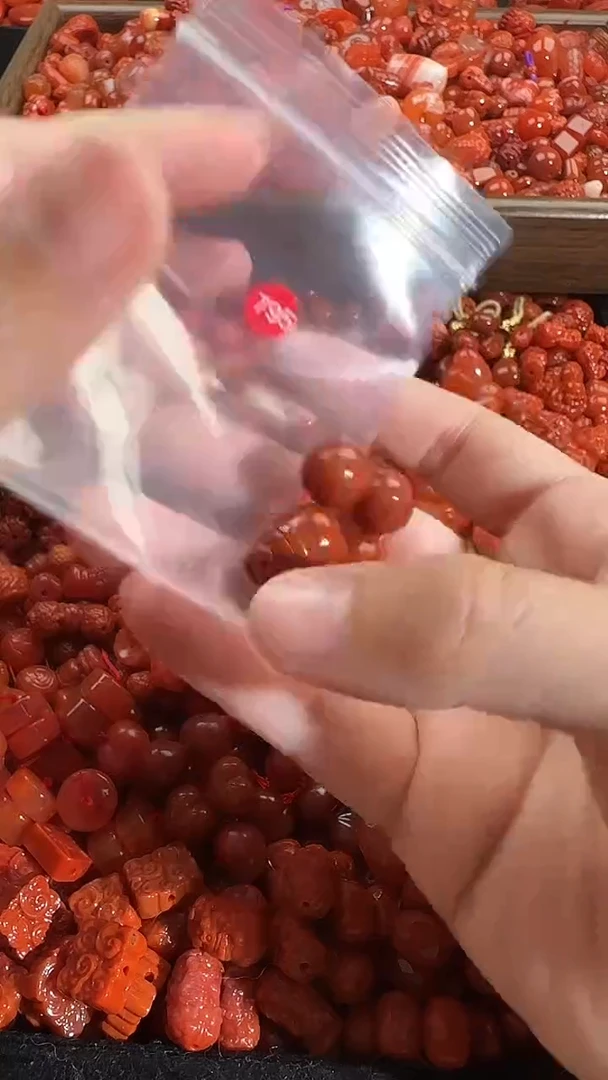 颈饰未镶嵌南红玛瑙1