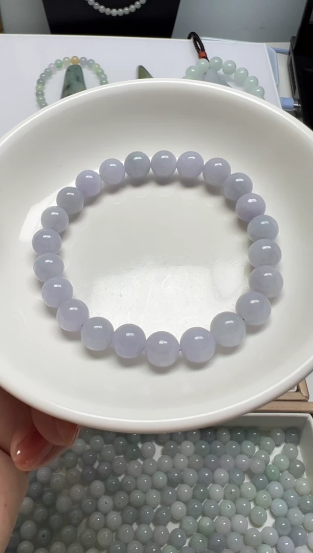 散珠翡翠上****是纯天然缅甸A货翡翠卡8，23颗