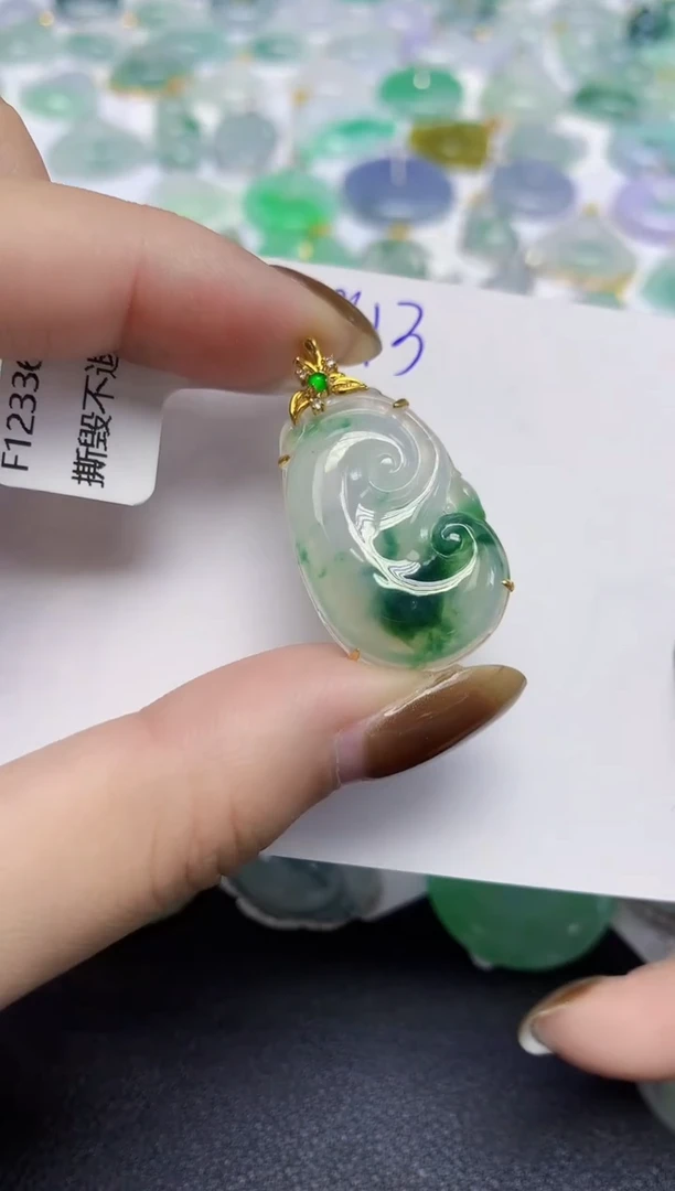 颈饰18K金镶嵌翡翠天然缅甸翡翠A货翡翠百元以上9元证书费自理