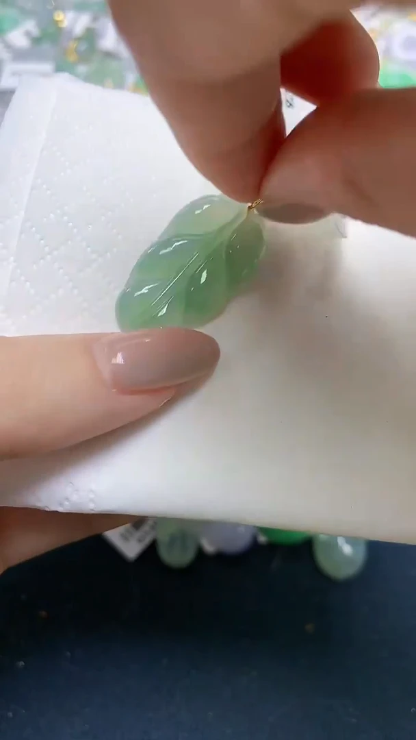 翡翠18K金镶嵌颈饰天然缅甸A货翡翠