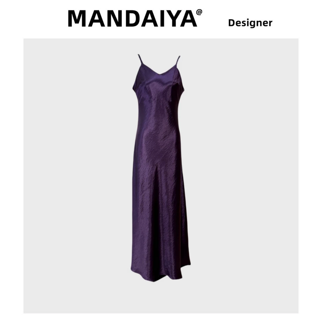 嫚黛雅  Designer 2025春夏V领斜裁轻奢缎面气质性感女性感吊带裙