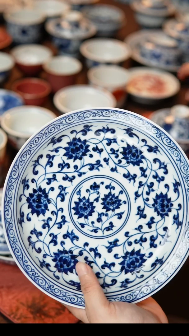 其他陶瓷缠枝金刚莲壶承