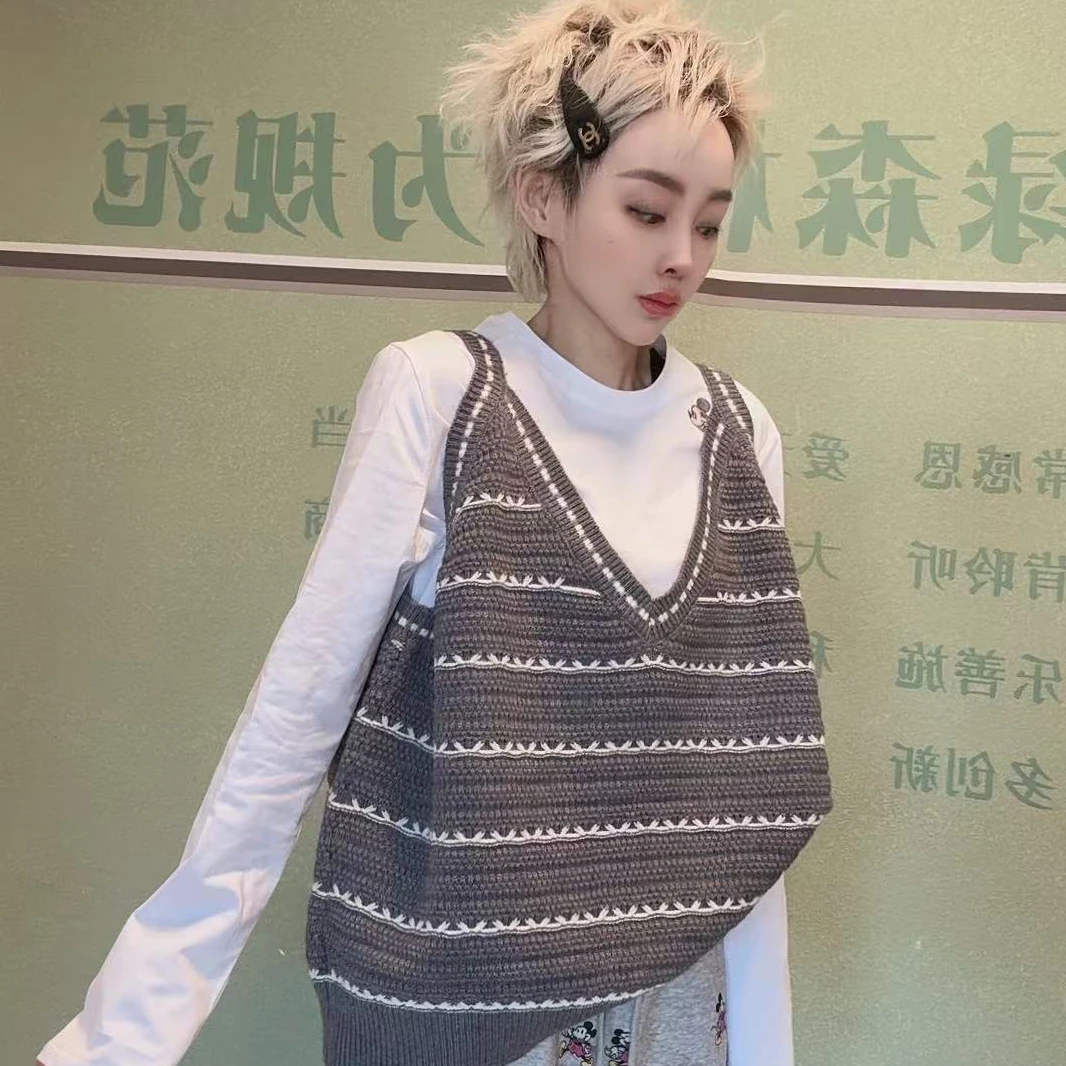 流行款灰色小娃娃毛衣马甲