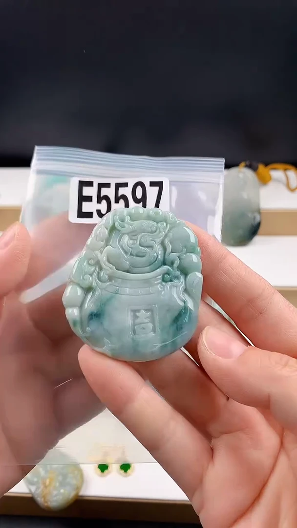 颈饰未镶嵌翡翠天然翡翠吊坠挂件