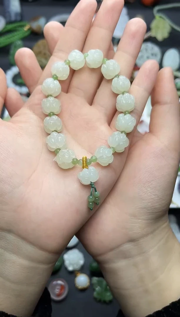未镶嵌手串和田玉并蒂莲手串06