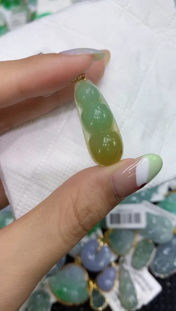 翡翠18K金镶嵌颈饰111111111111