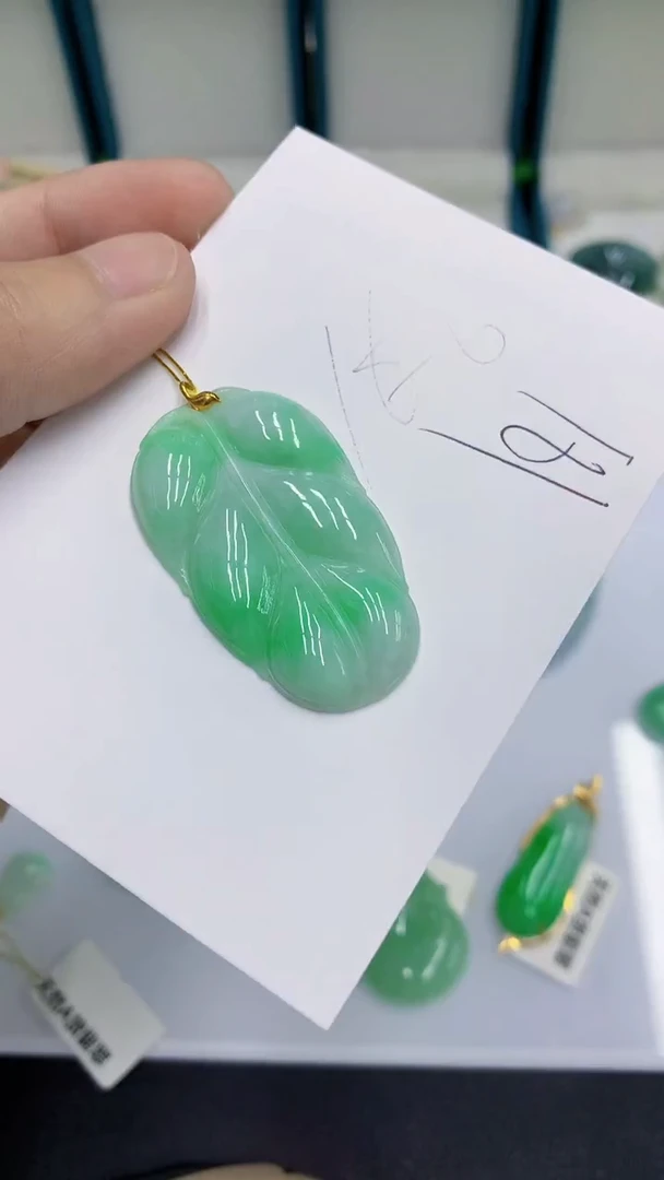 颈饰18K金镶嵌翡翠翡翠