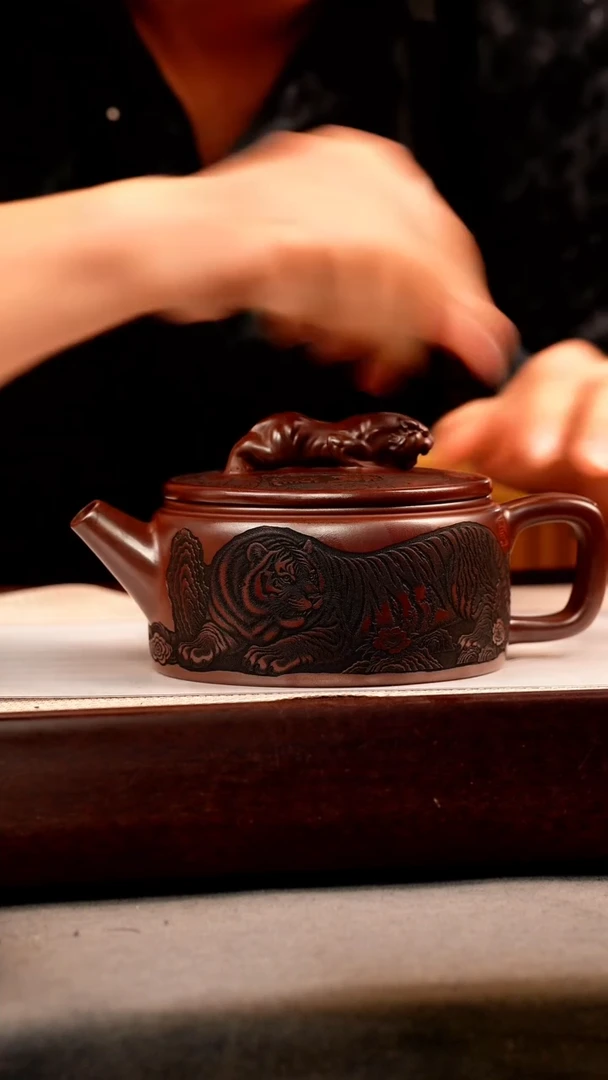 茶壶紫砂石红 虎钮汉瓦 卧虎藏龙