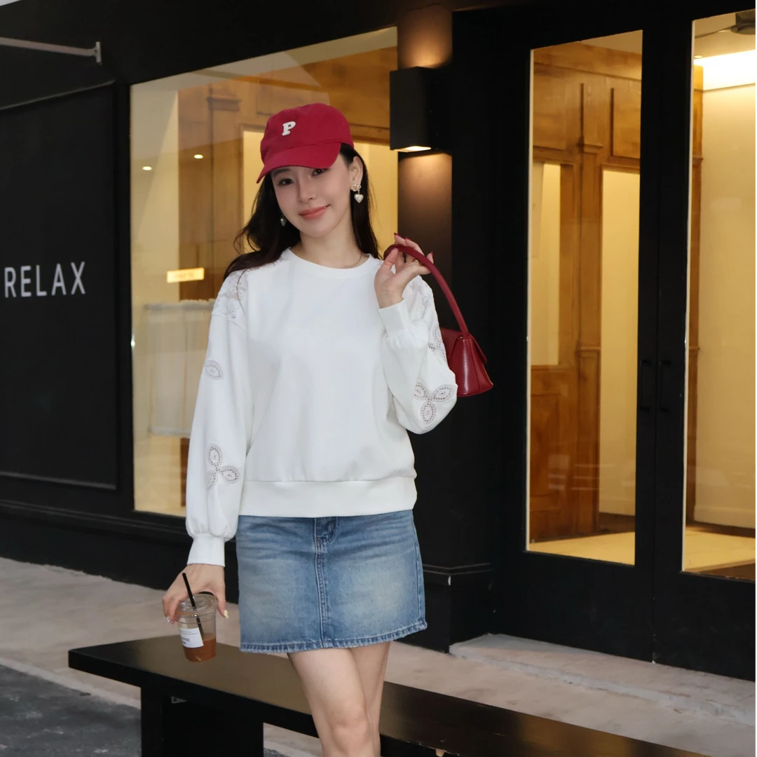 2135白色花朵刺绣镂空提花设计圆领上衣T恤卫衣