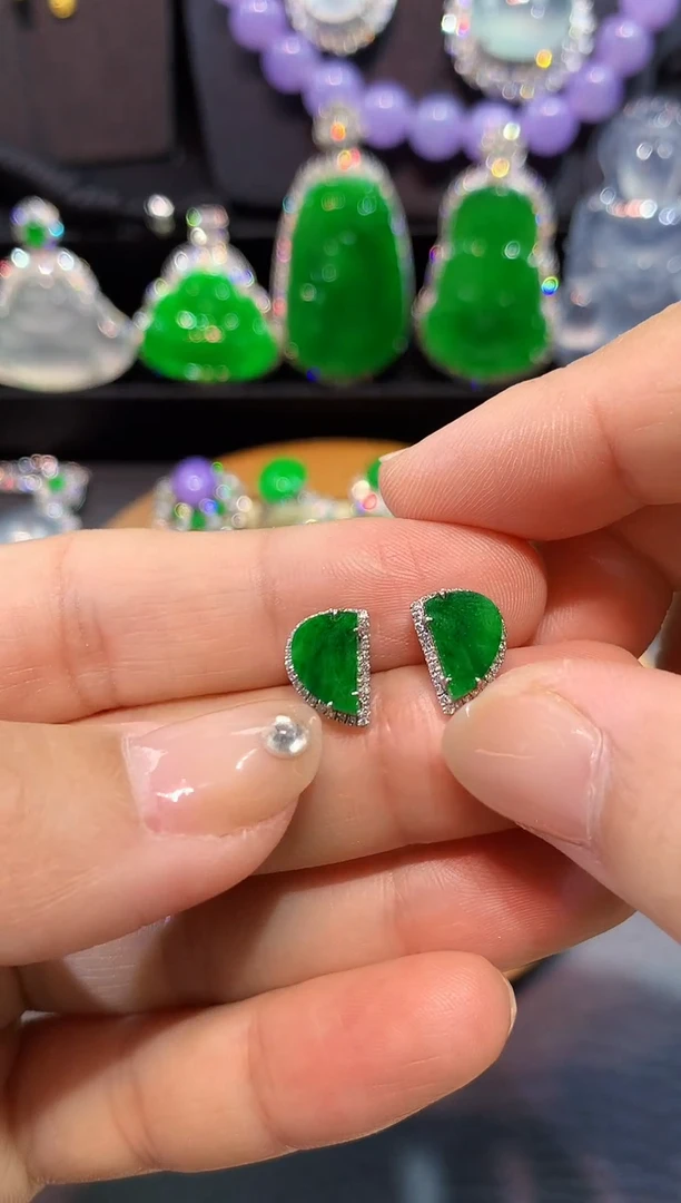 18K金镶嵌翡翠耳饰耳钉