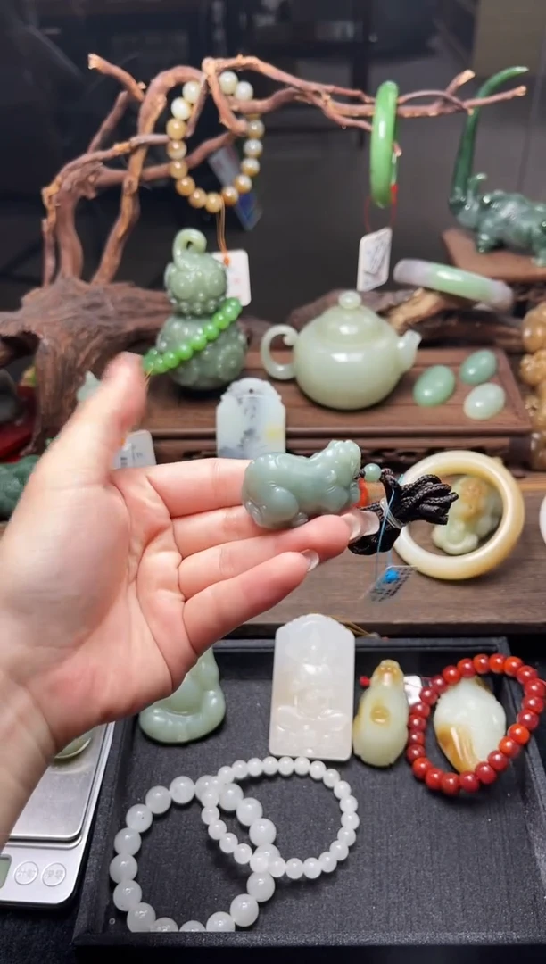 和田玉未镶嵌吊坠(不含链)吐拉牧场 貔貅有瑕疵9010964