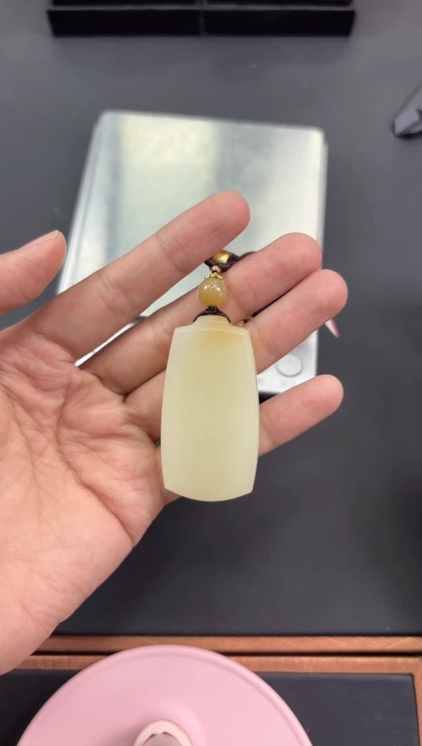 【闪购商品】和田玉吊坠(赠链)未镶嵌且末金山微色差吊坠