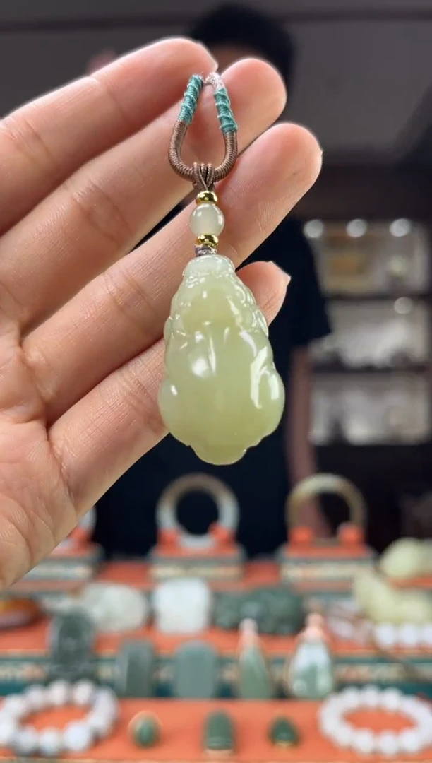 和田玉未镶嵌颈饰佩佩