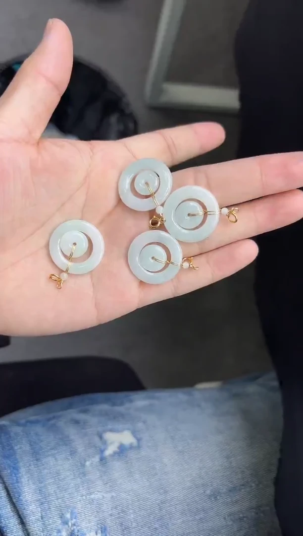 吊坠(赠链)18K金镶嵌翡翠手镯【多样性发货一件】