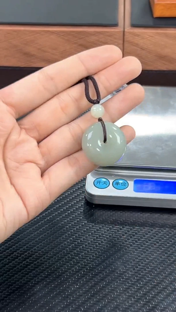 吊坠(赠链)未镶嵌和田玉且末微色差近矿平安扣s