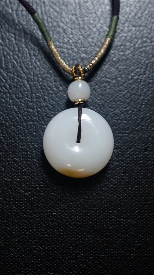 颈饰未镶嵌和田玉平安扣