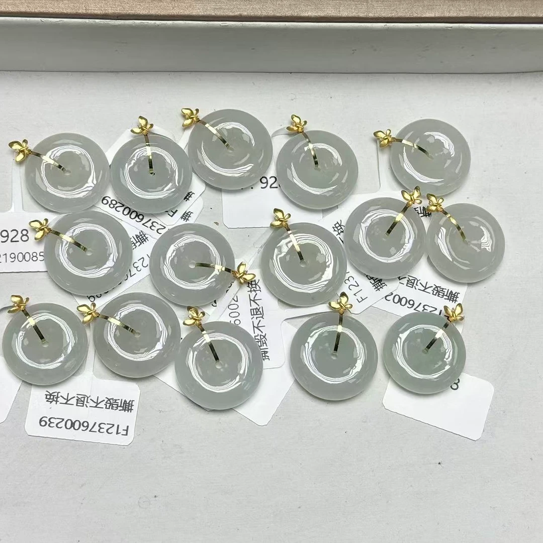 A11天然缅甸A货翡翠-18K冰透平安扣-多样性发其一