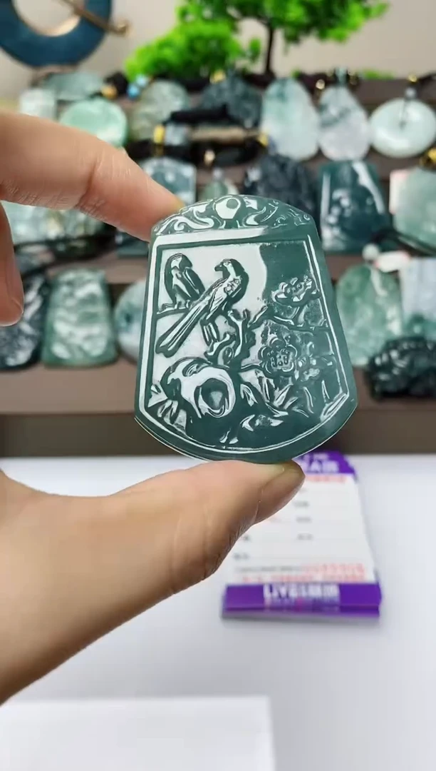 翡翠未镶嵌颈饰