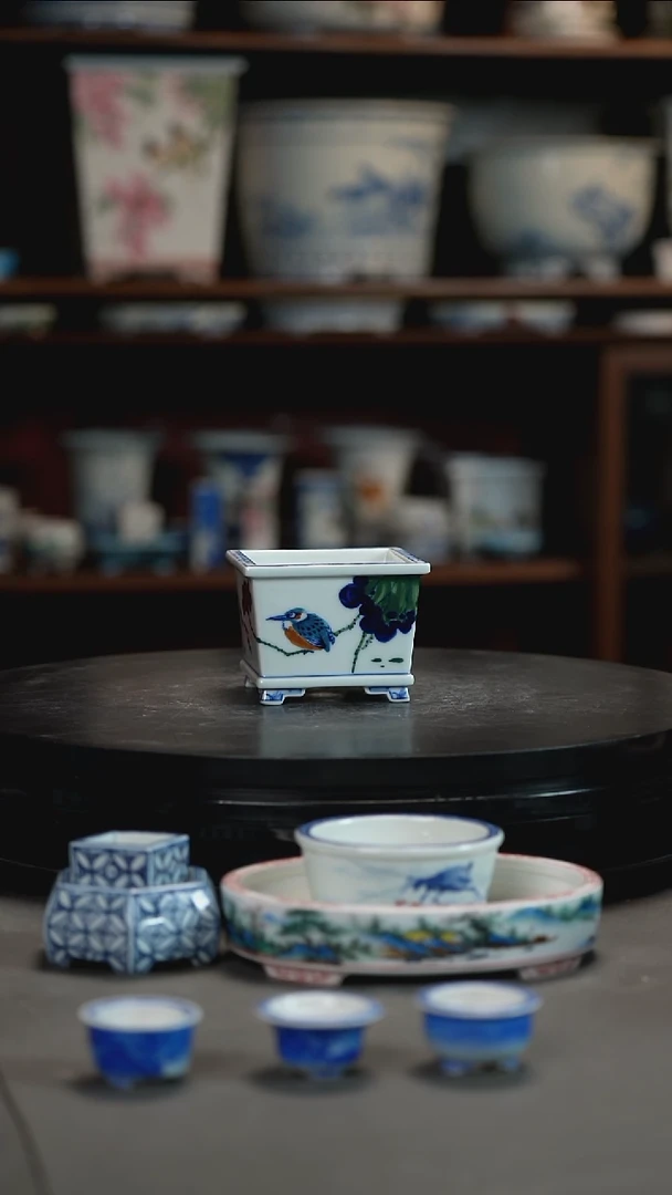 釉下五彩手绘盆玖**督釉下五彩手绘盆